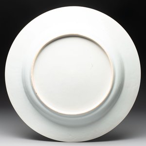 A large Chinese famille verte armorial 'Provinces' dish with the arms of Namur, Kangxi, ca. 1720 — 照片 3
