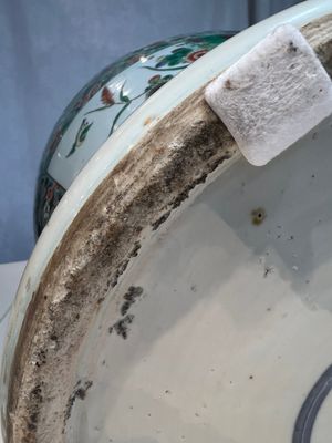 A large Chinese famille verte baluster vase and cover with animals, flowers and antiquities, Chenghua mark, 19th C. — photo 16
