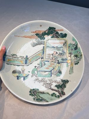 A large Chinese famille verte 'Banquet' dish, lingzhi mark, Kangxi — photo 1