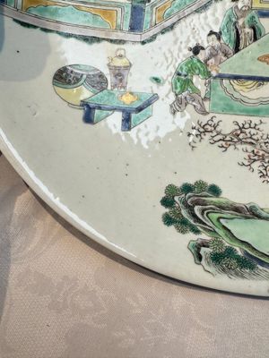 A large Chinese famille verte 'Banquet' dish, lingzhi mark, Kangxi — photo 2