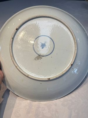 A large Chinese famille verte 'Banquet' dish, lingzhi mark, Kangxi — photo 10