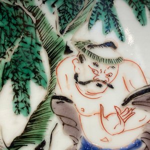 A large Chinese famille verte bowl with figurative design, Kangxi — 照片 24