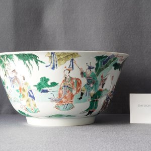 A large Chinese famille verte bowl with figurative design, Kangxi — 照片 8