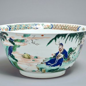 A large Chinese famille verte bowl with figures in a landscape, Kangxi — photo 1