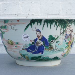 A large Chinese famille verte bowl with figures in a landscape, Kangxi — photo 17