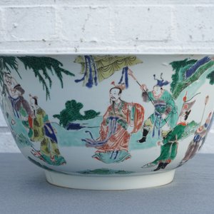 A large Chinese famille verte bowl with figures in a landscape, Kangxi — photo 20