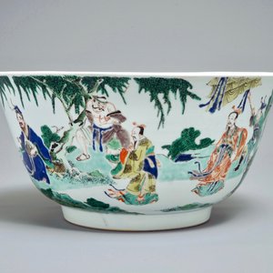 A large Chinese famille verte bowl with figures in a landscape, Kangxi — photo 5
