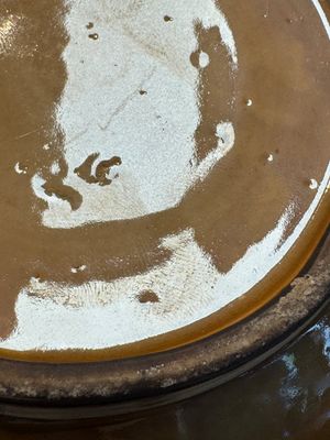 A large Chinese famille verte capucin-ground 'Prunus Blossoms' teapot and cover with relief design, Kangxi — foto 17