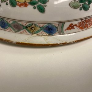 A large Chinese famille verte covered bowl, Kangxi — photo 8