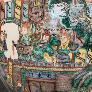 A large Chinese famille verte fish bowl with a narrative scene all-round, 19th C. — photo 17