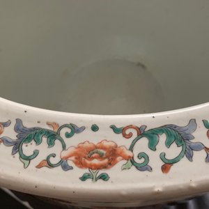 A large Chinese famille verte fish bowl with a narrative scene all-round, 19th C. — photo 30