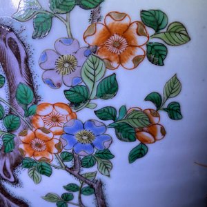 A large Chinese famille verte jardinière and a rouleau vase, 19th C. — 照片 21
