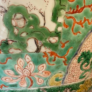 A large Chinese famille verte 'mythical beasts' jar with wooden cover, Kangxi — 照片 22