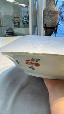 A large Chinese famille verte 'Pavilion with Birds among Flowering Branches' dish, Kangxi — photo 23