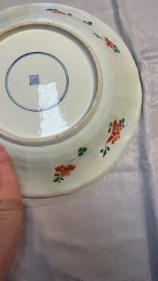 A large Chinese famille verte 'Pavilion with Birds among Flowering Branches' dish, Kangxi — photo 10