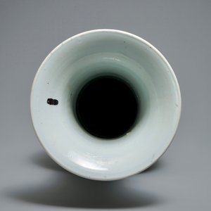 A large Chinese famille verte phoenix-tail vase with figurative design around, Kangxi — photo 5