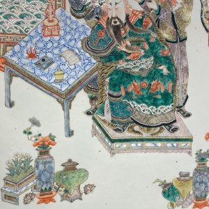 A large Chinese famille verte plaque in a sculpted wooden frame, 19th C. — 照片 17