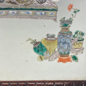 A large Chinese famille verte plaque in a sculpted wooden frame, 19th C. — 照片 18