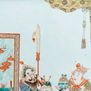 A large Chinese famille verte plaque in a sculpted wooden frame, 19th C. — 照片 2