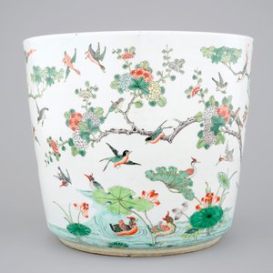 A large Chinese famille verte porcelain jardiniere with phoenix birds, 19th C. — photo 3