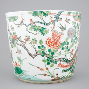 A large Chinese famille verte porcelain jardiniere with phoenix birds, 19th C. — photo 4