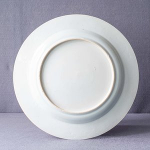 A large Chinese famille verte 'Provinces' dish with the arms of Namur, Kangxi/Yongzheng — photo 4