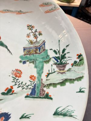 A large Chinese famille verte 'qilin and phoenix' dish, Kangxi — 照片 4