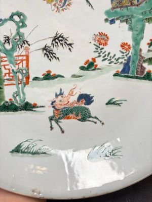 A large Chinese famille verte 'qilin and phoenix' dish, Kangxi — 照片 5