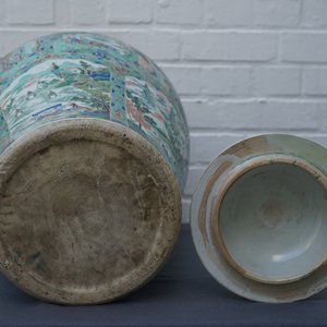 A large Chinese famille verte vase and cover with figures in fluvial landscapes, Kangxi — photo 13