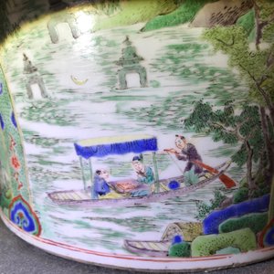 A large Chinese famille verte vase and cover with figures in fluvial landscapes, Kangxi — photo 33