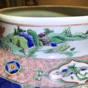 A large Chinese famille verte vase and cover with figures in fluvial landscapes, Kangxi — photo 38