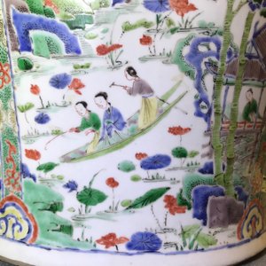 A large Chinese famille verte vase and cover with figures in fluvial landscapes, Kangxi — photo 43