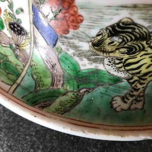 A large Chinese famille verte vase and cover with figures in fluvial landscapes, Kangxi — photo 18