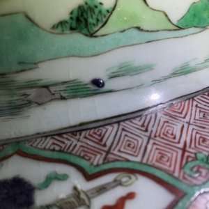 A large Chinese famille verte vase and cover with figures in fluvial landscapes, Kangxi — photo 27