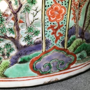 A large Chinese famille verte vase and cover with figures in fluvial landscapes, Kangxi — photo 47