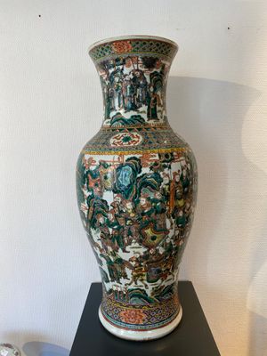 A large Chinese famille verte vase with a war scene, 19th C. — 照片 3