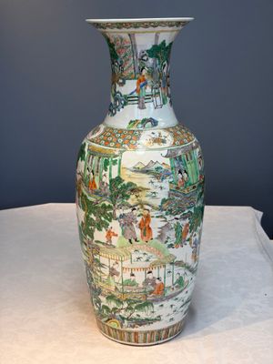 A large Chinese famille verte vase with figures in a garden, 19th C. — photo 1