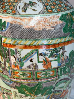A large Chinese famille verte vase with figures in a garden, 19th C. — photo 10