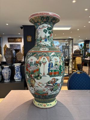 A large Chinese famille verte vase with narrative design, 19th C. — photo 1