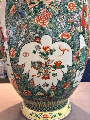 A large Chinese famille verte vase with narrative design, 19th C. — photo 12