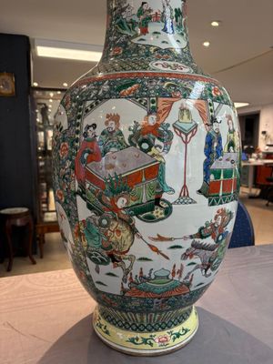 A large Chinese famille verte vase with narrative design, 19th C. — photo 14