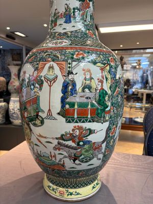 A large Chinese famille verte vase with narrative design, 19th C. — photo 15