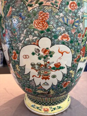 A large Chinese famille verte vase with narrative design, 19th C. — photo 17