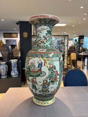 A large Chinese famille verte vase with narrative design, 19th C. — photo 3