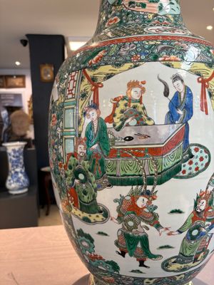 A large Chinese famille verte vase with narrative design, 19th C. — photo 9