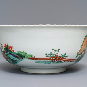 A large Chinese famille verte 'warriors' bowl, 19th C. — photo 4