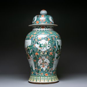 A large Chinese famille verte 'warriors on horseback' vase and cover, 19th C. — photo 2