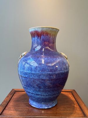 A large Chinese flambé glaze 'hu' vase with Taotie handles, Qing — 照片 3