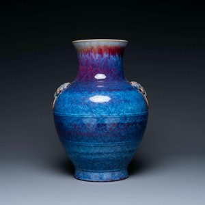 A large Chinese flambé glaze 'hu' vase with taotie handles, Qing — 照片 1