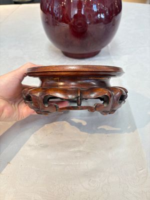 A large Chinese flambé-glazed 'yuhuchunping' vase on a wooden stand, 19th C. — photo 12